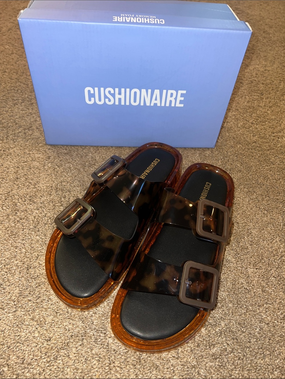 Cushionaire Pool Jelly Sandal in Tortie Clear